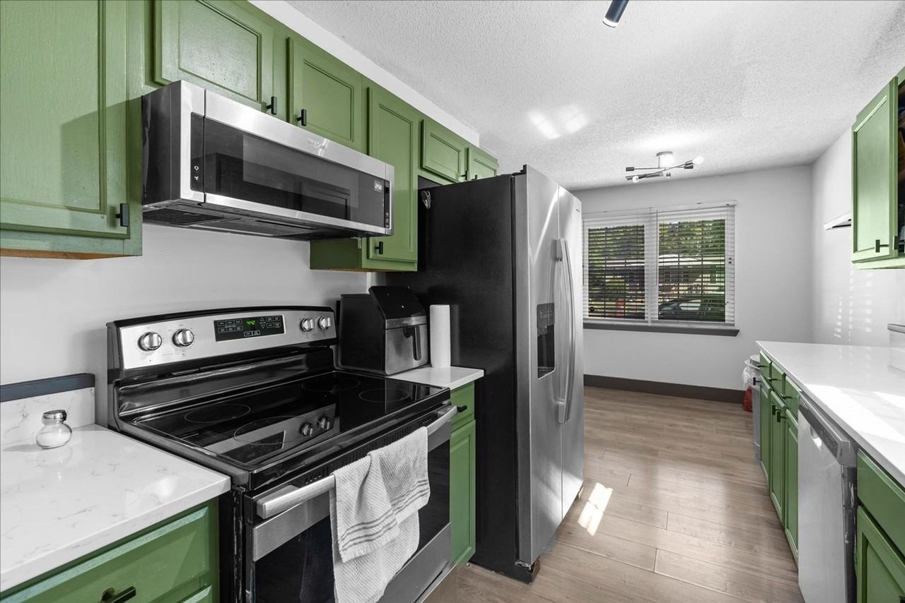 1609 Roanoke Ave - Photo 7 of 17