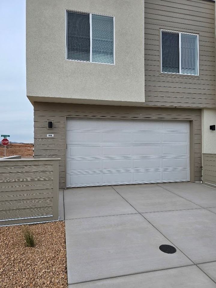 919 W Boxthorn Dr - Photo 2 of 19