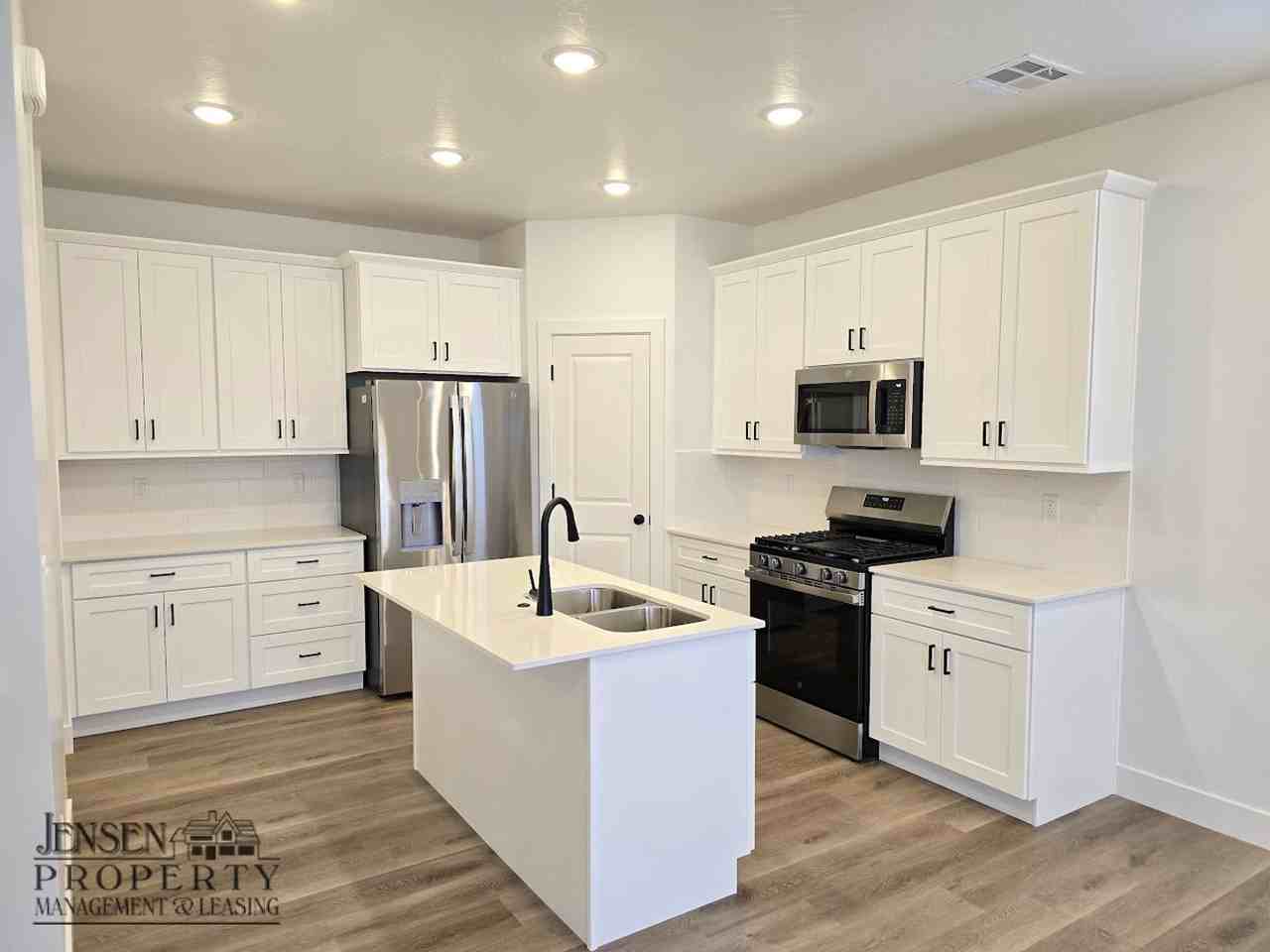 919 W Boxthorn Dr - Photo 5 of 19