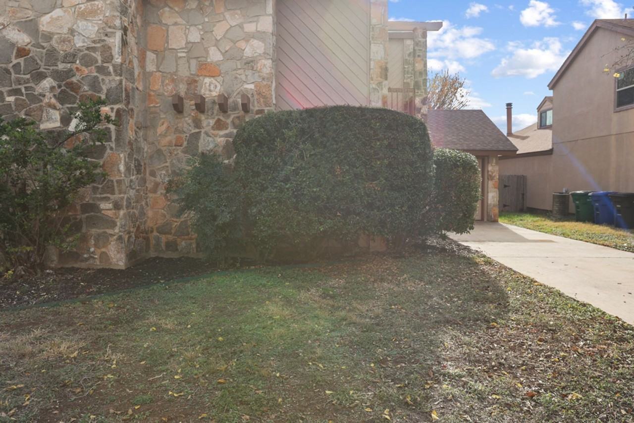 14306 Indian Woods - Photo 2 of 27