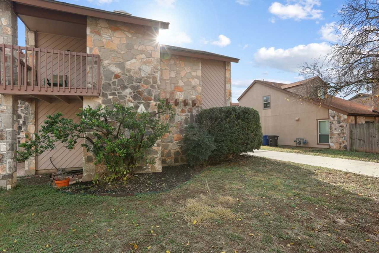 14306 Indian Woods - Photo 3 of 27