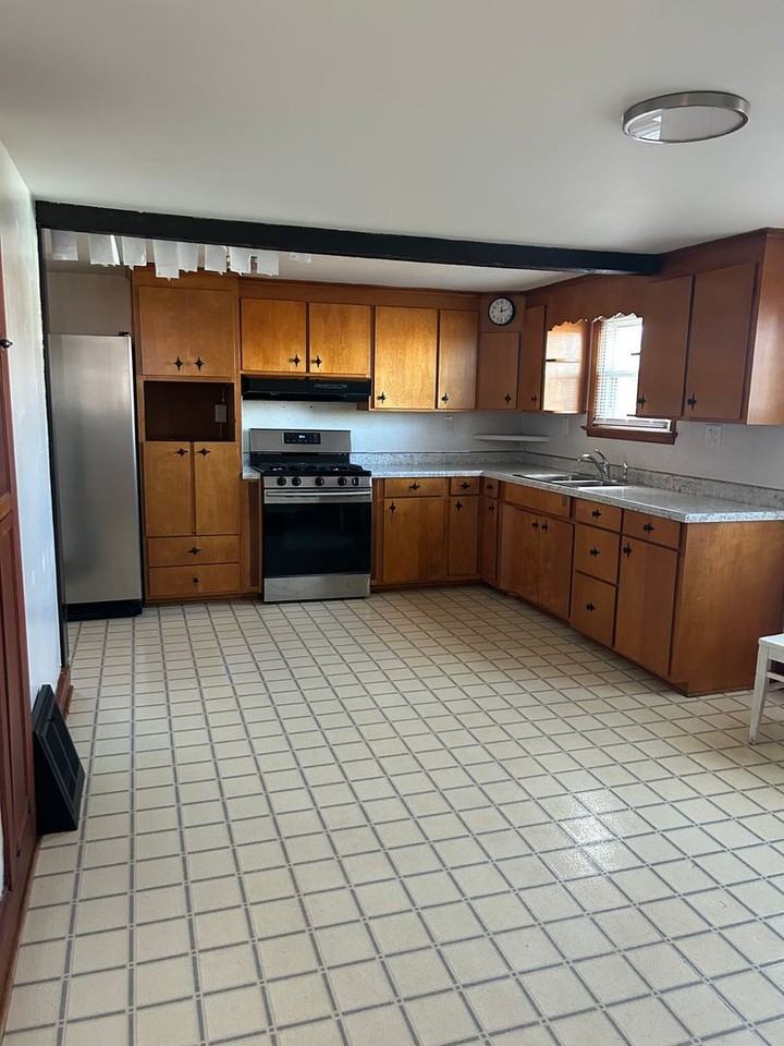 14 Hakes Hollow Rd - Photo 2 of 16