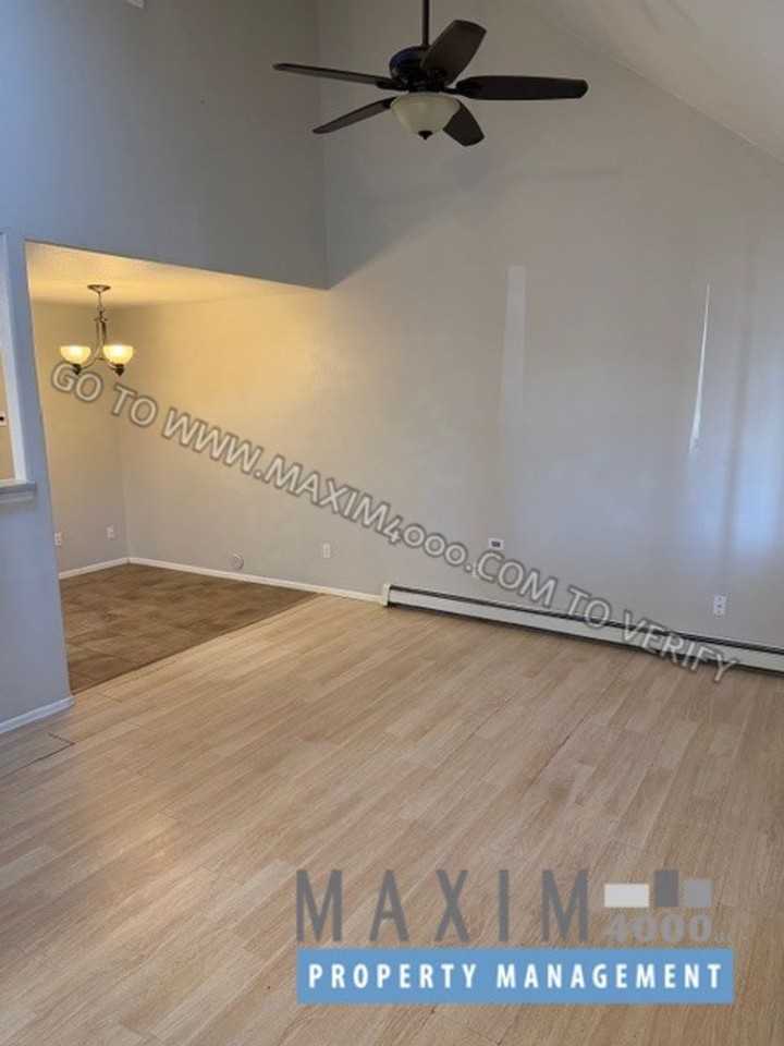 385 Sunnyside Cir - Photo 2 of 22