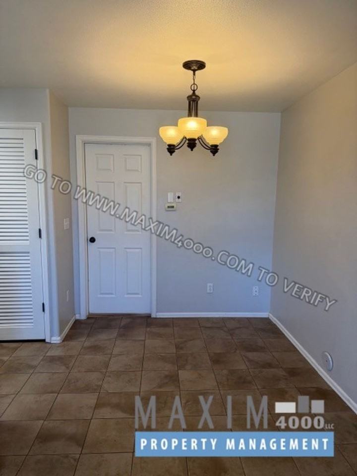 385 Sunnyside Cir - Photo 5 of 22