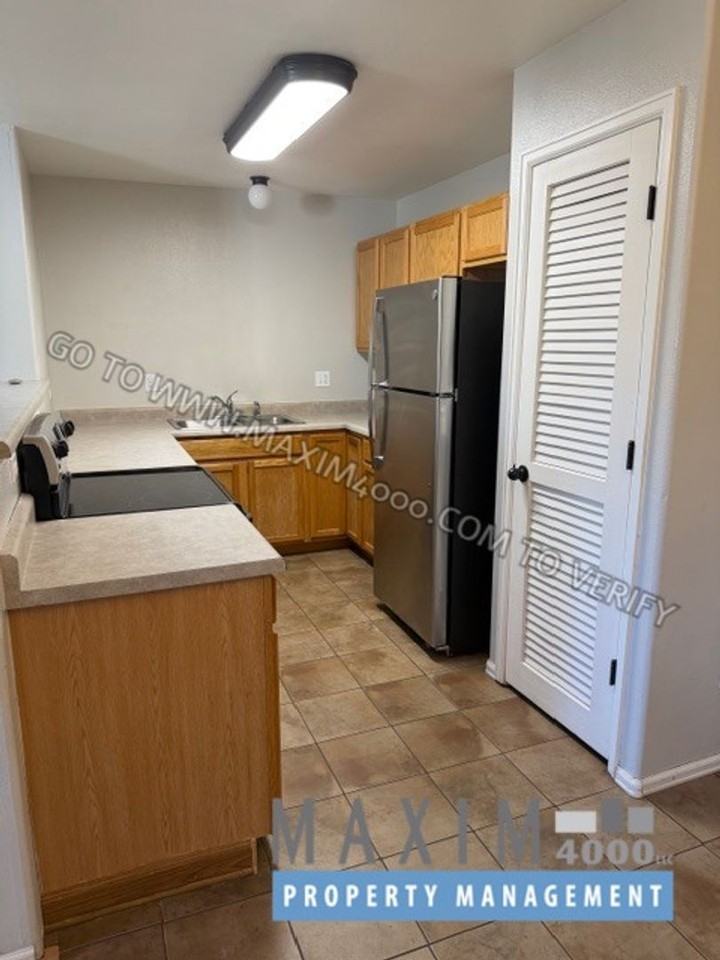 385 Sunnyside Cir - Photo 6 of 22