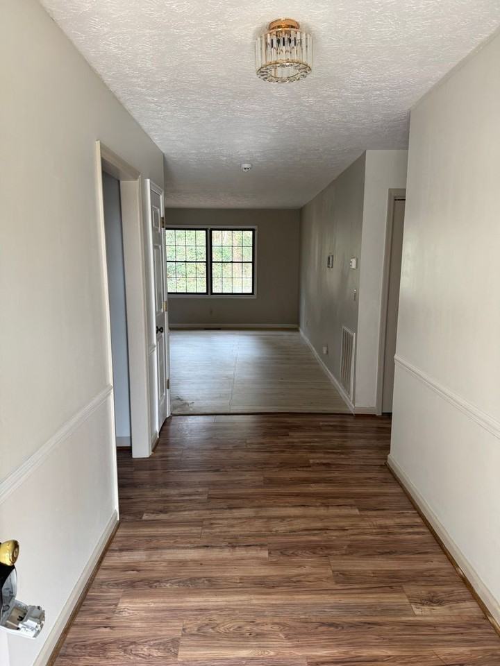 4315 Greenbrier Dear Rd - Photo 2 of 12