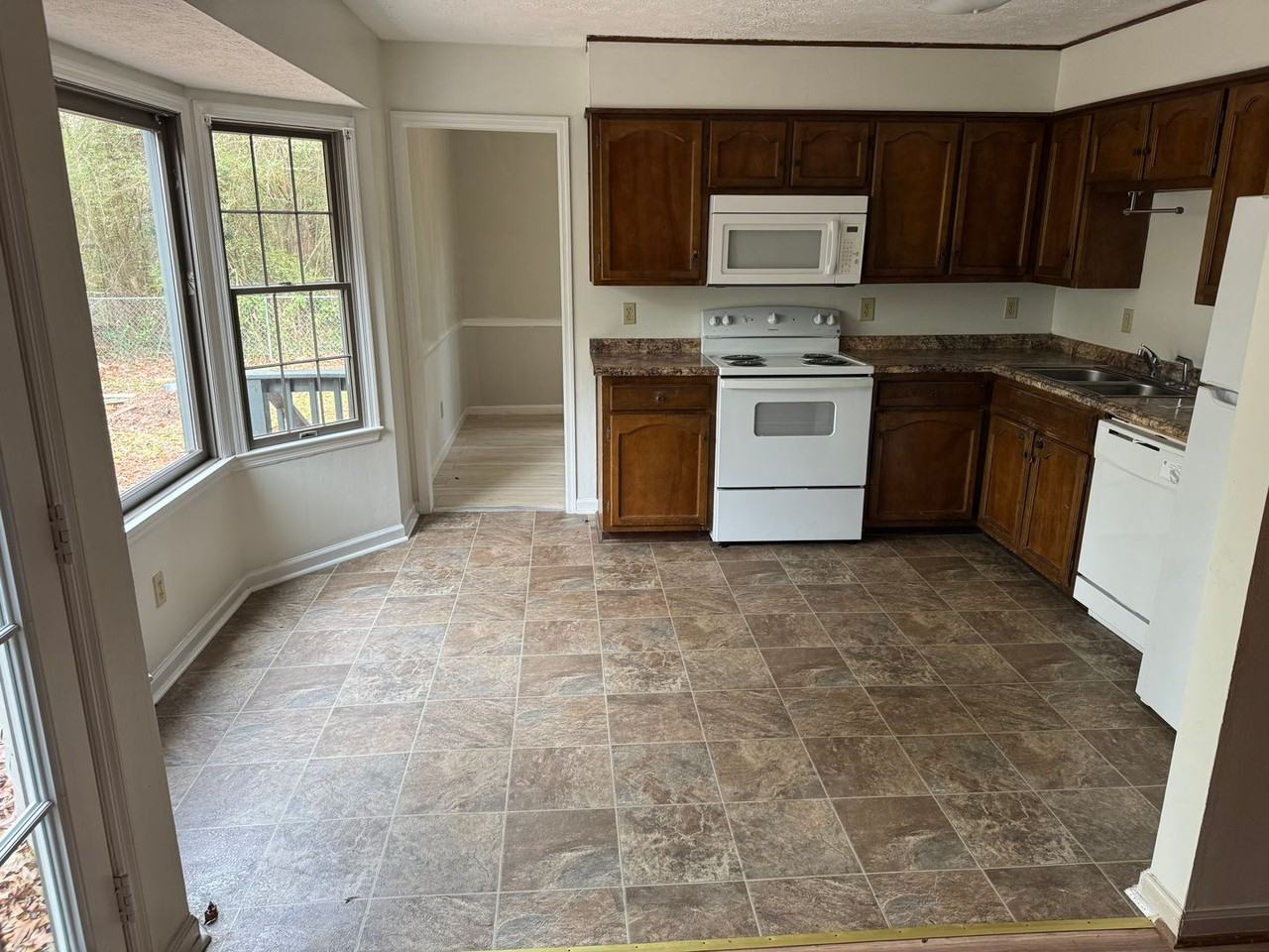 4315 Greenbrier Dear Rd - Photo 5 of 12