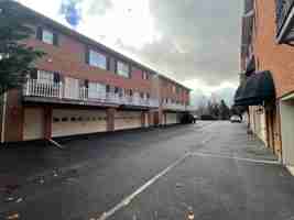 featured image of 1721 Skyline Dr #200