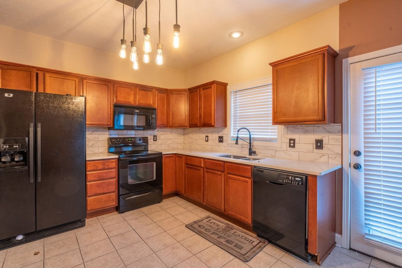 1721 Skyline Dr #200 - Photo 6 of 17