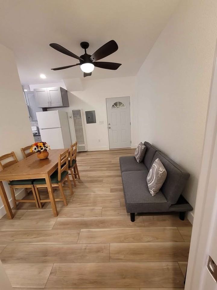 1711 Adler Ct - Photo 2 of 10