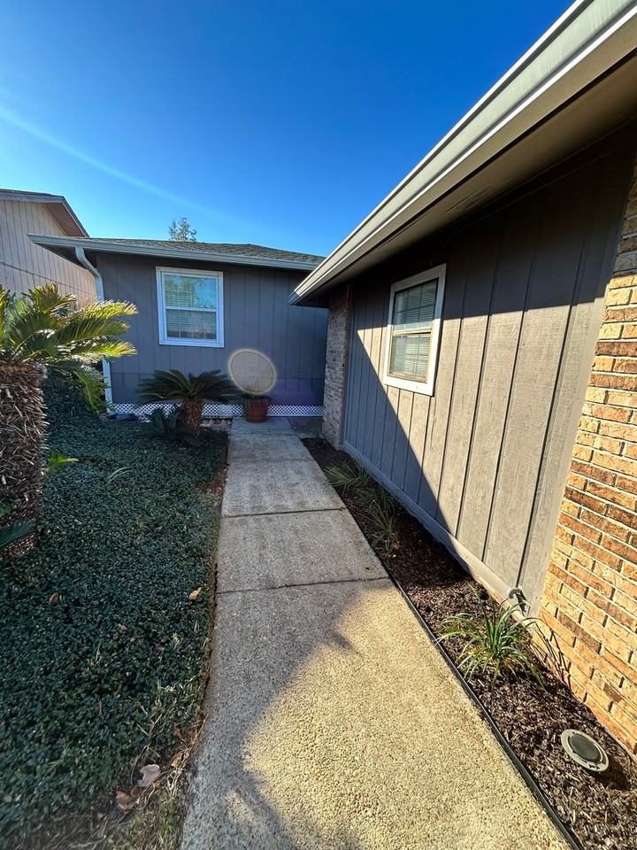 1005 W 11th Ct - Photo 3 of 26