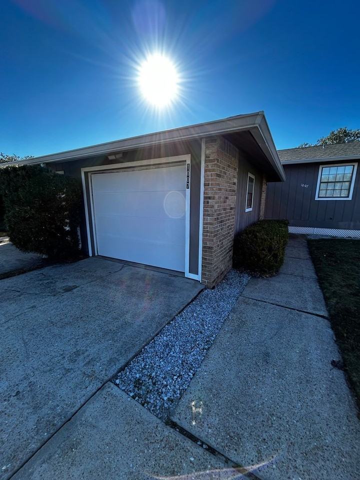 1007 W 11th Ct - Photo 2 of 18