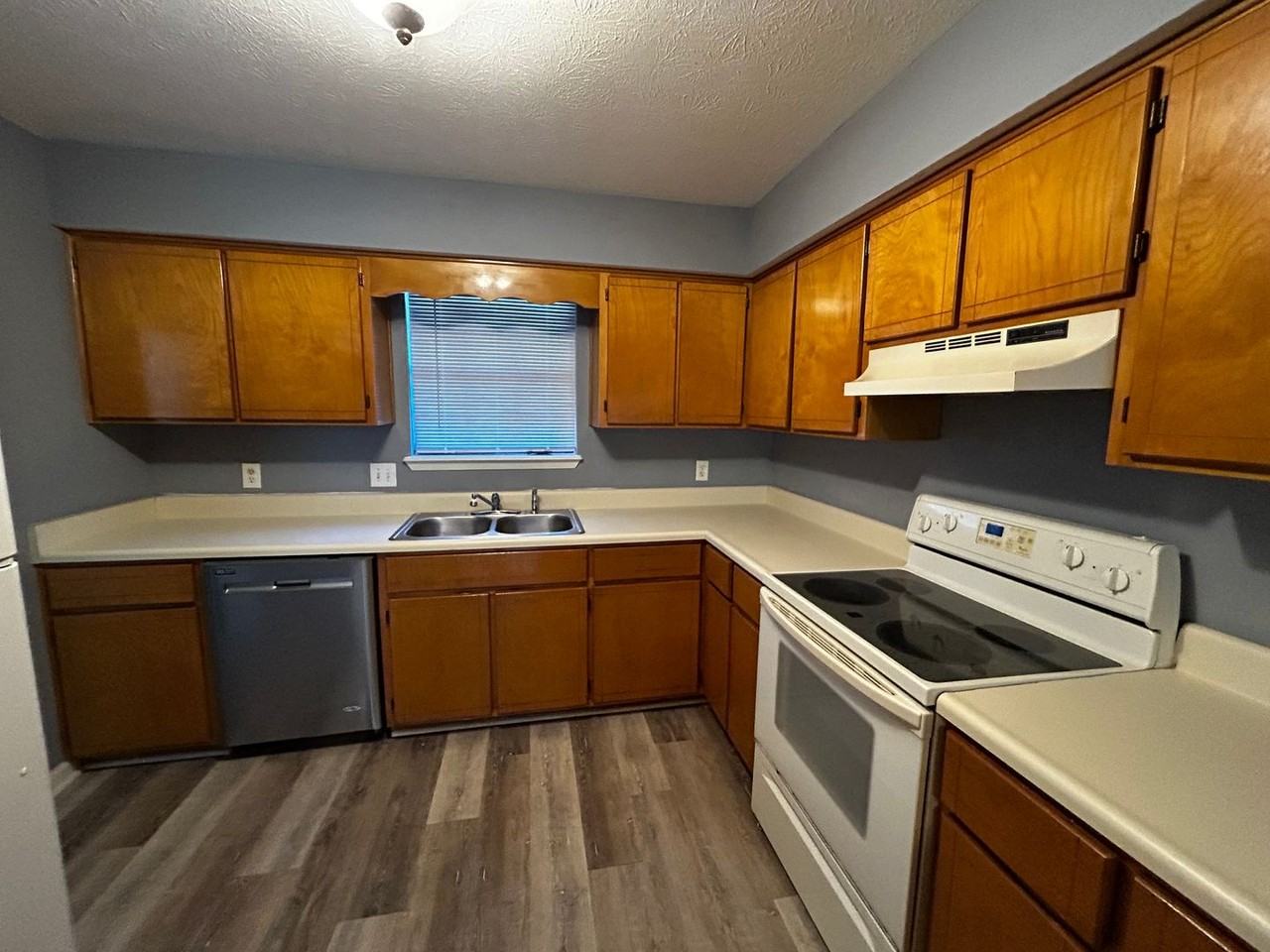 1007 W 11th Ct - Photo 5 of 18