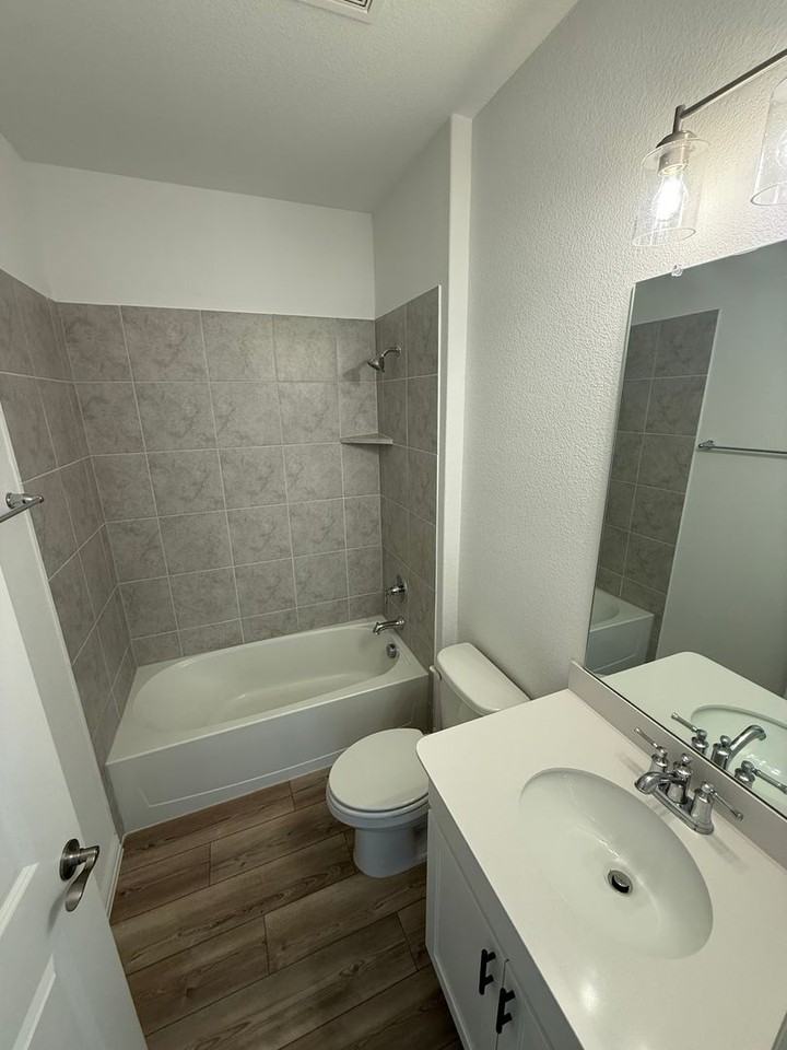 1529 Quentin Dr - Photo 5 of 23