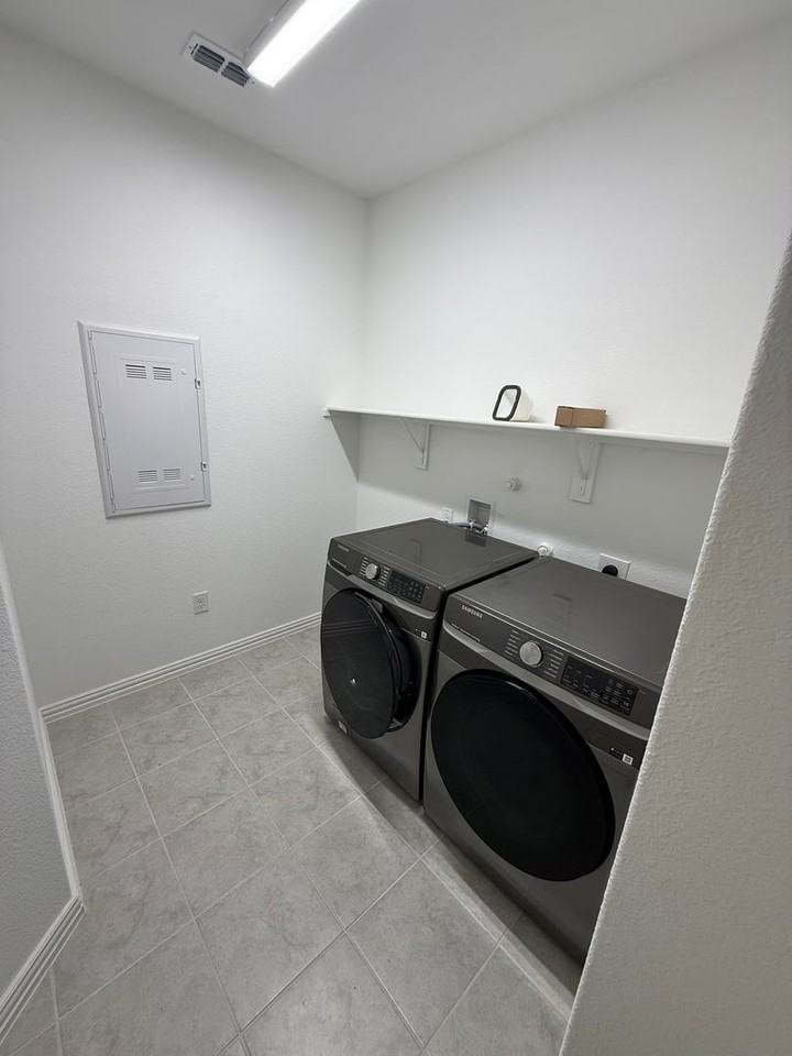 1529 Quentin Dr - Photo 6 of 23