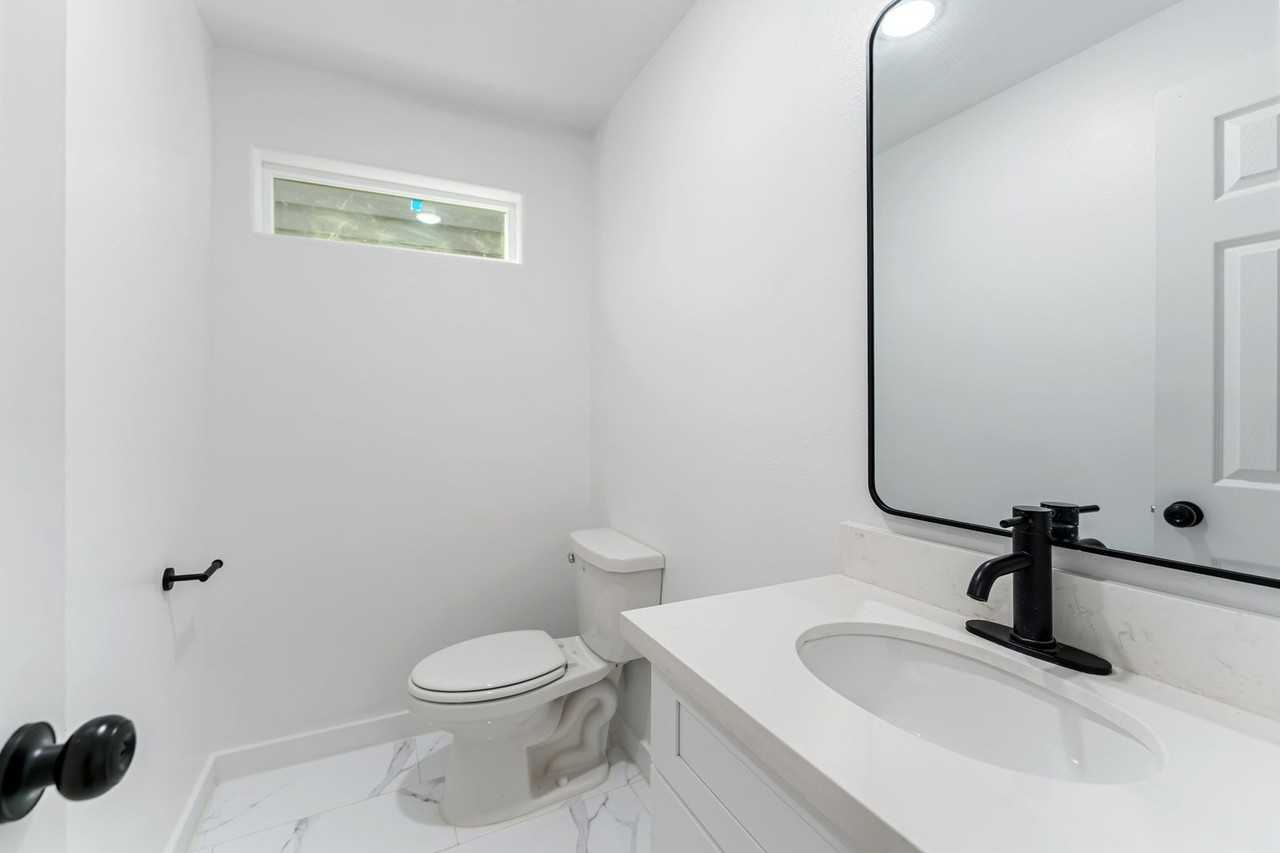 9320 Firnat St #B - Photo 5 of 18