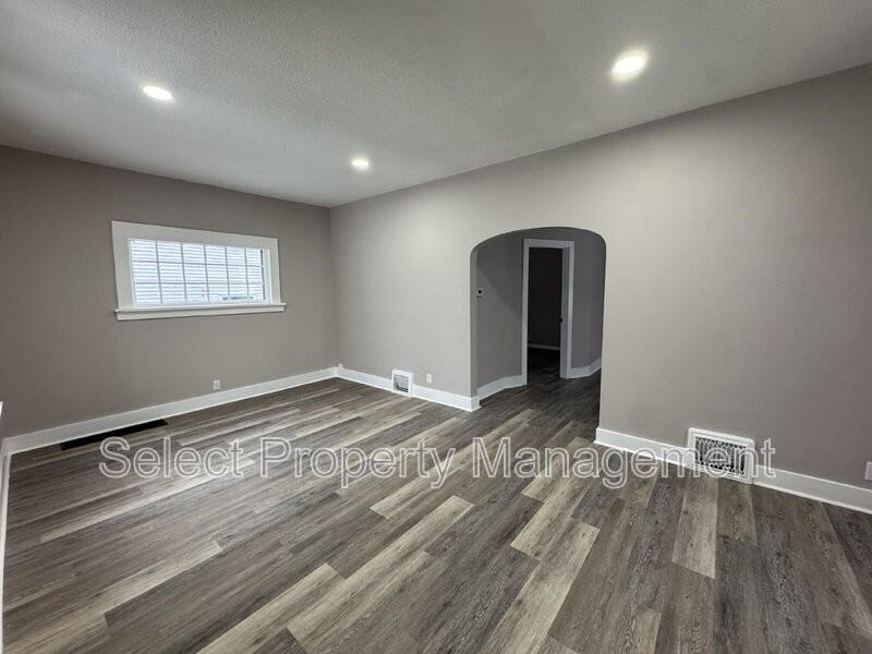 3930 Webster St - Photo 4 of 22