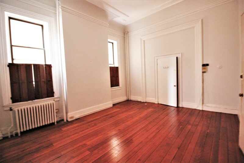 920 Saint Paul St #1B - Photo 3 of 6