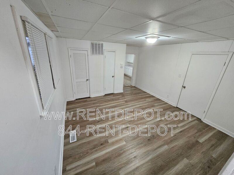 109 E Eichel Ave #B - Photo 3 of 14