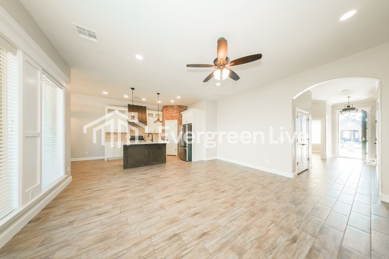 2517 Se 38th St - Photo 4 of 16