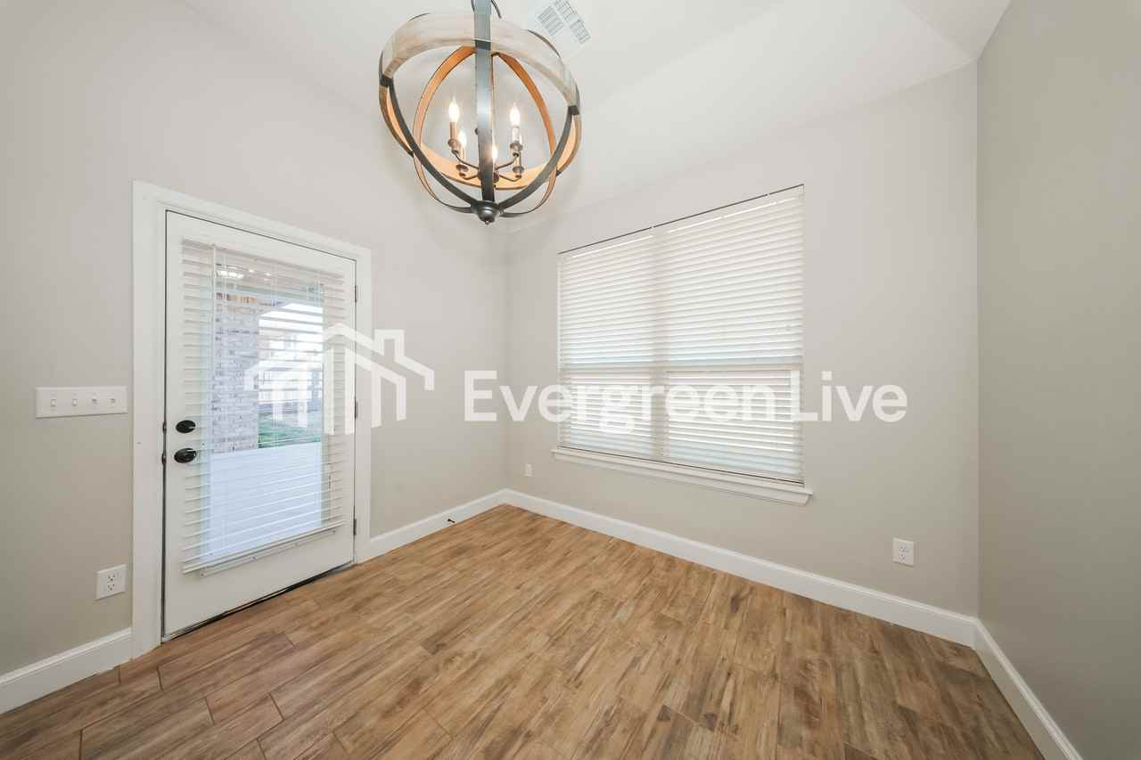 2517 Se 38th St - Photo 5 of 16