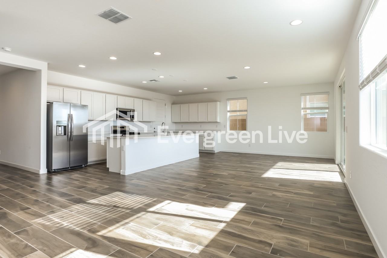 10115 E Ulysses Ave - Photo 3 of 16