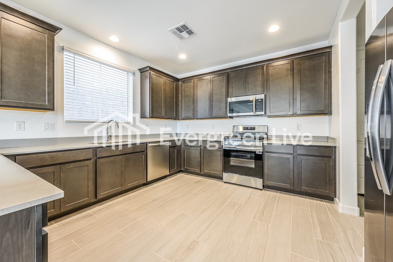 9844 W Verde Ln - Photo 4 of 15