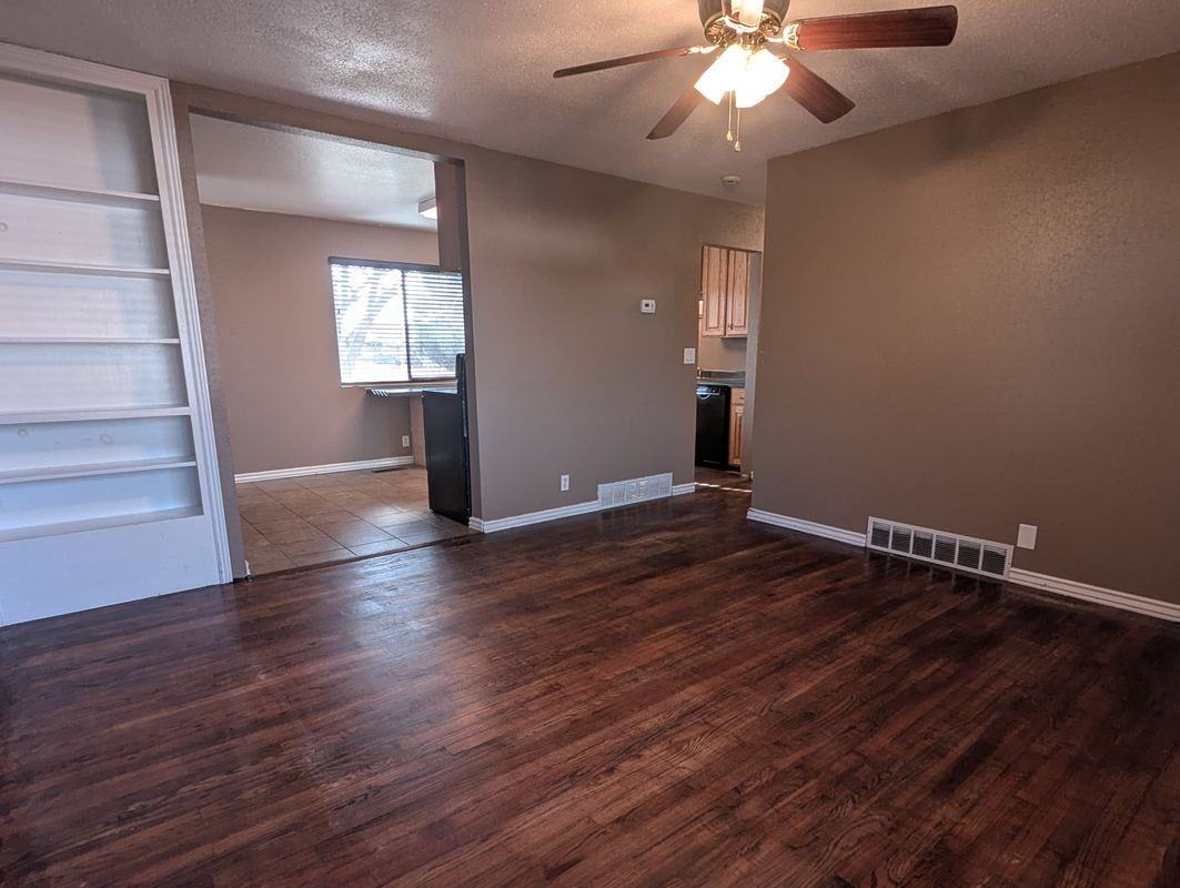 317 W 930 N - Photo 7 of 21