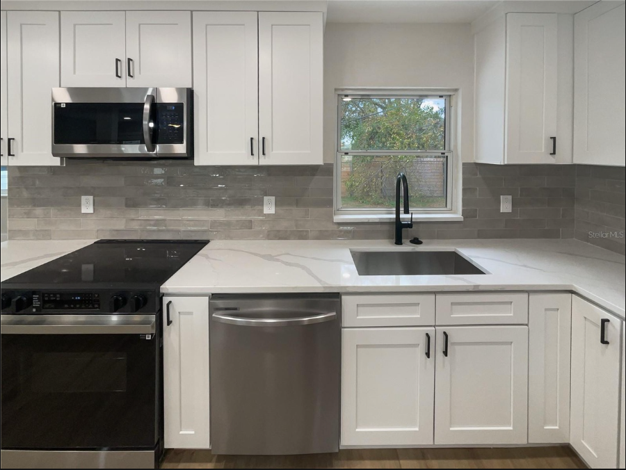 2642 49th St N - Photo 5 of 26