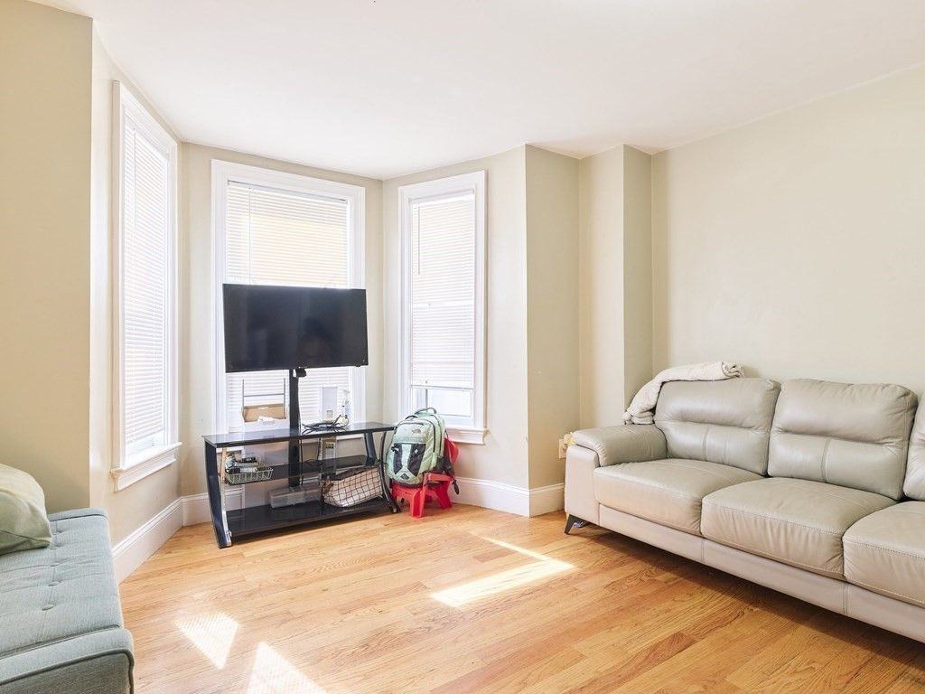 69 Parker St - Photo 5 of 13