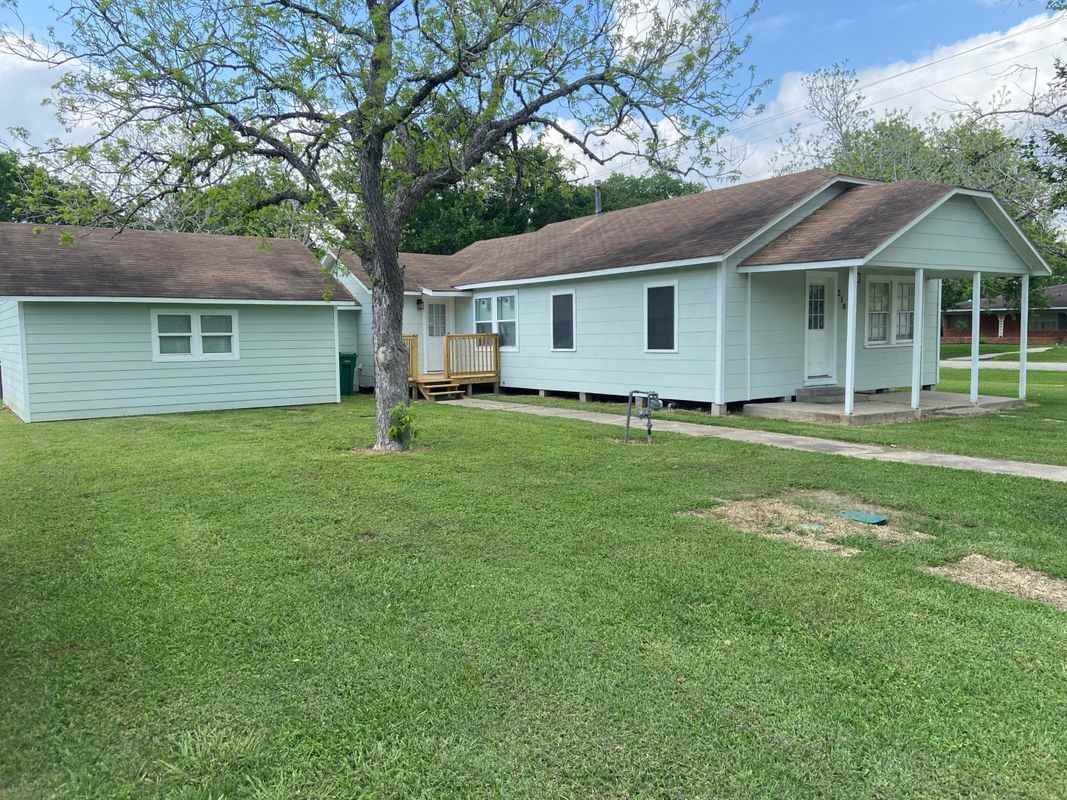 210 E Rogers St - Photo 3 of 3