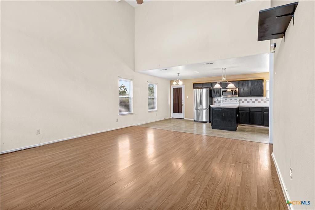 1112 Katelyn Cir - Photo 4 of 27