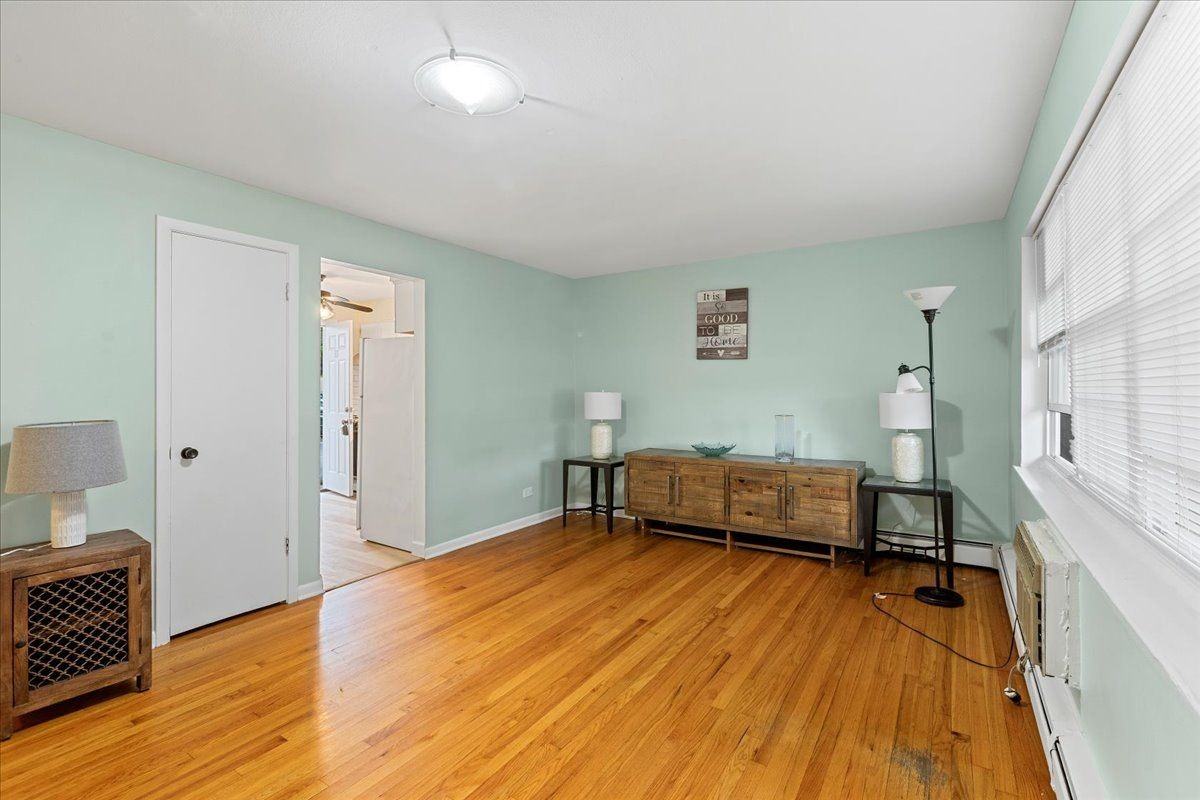 1725 Howard Ave - Photo 2 of 10