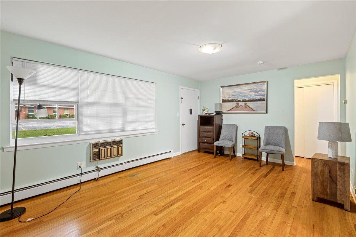 1725 Howard Ave - Photo 4 of 10