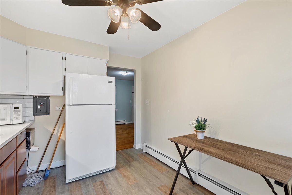 1725 Howard Ave - Photo 6 of 10