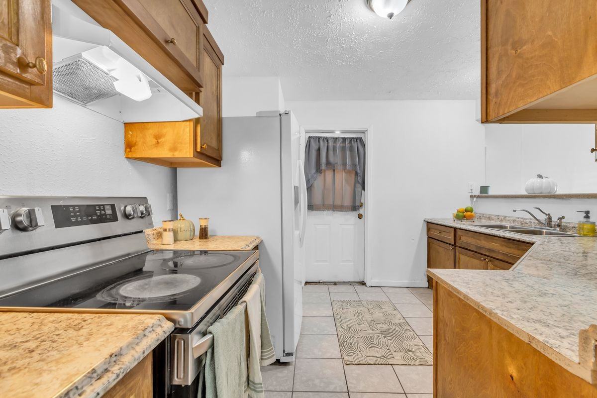 7227 Greenyard Dr - Photo 3 of 16