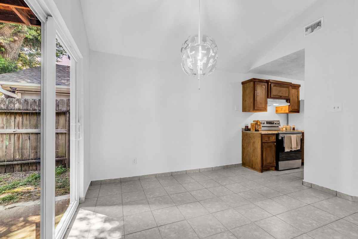 7227 Greenyard Dr - Photo 7 of 16