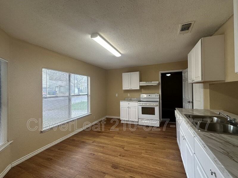 4012 Sunrise Creek Dr - Photo 7 of 27