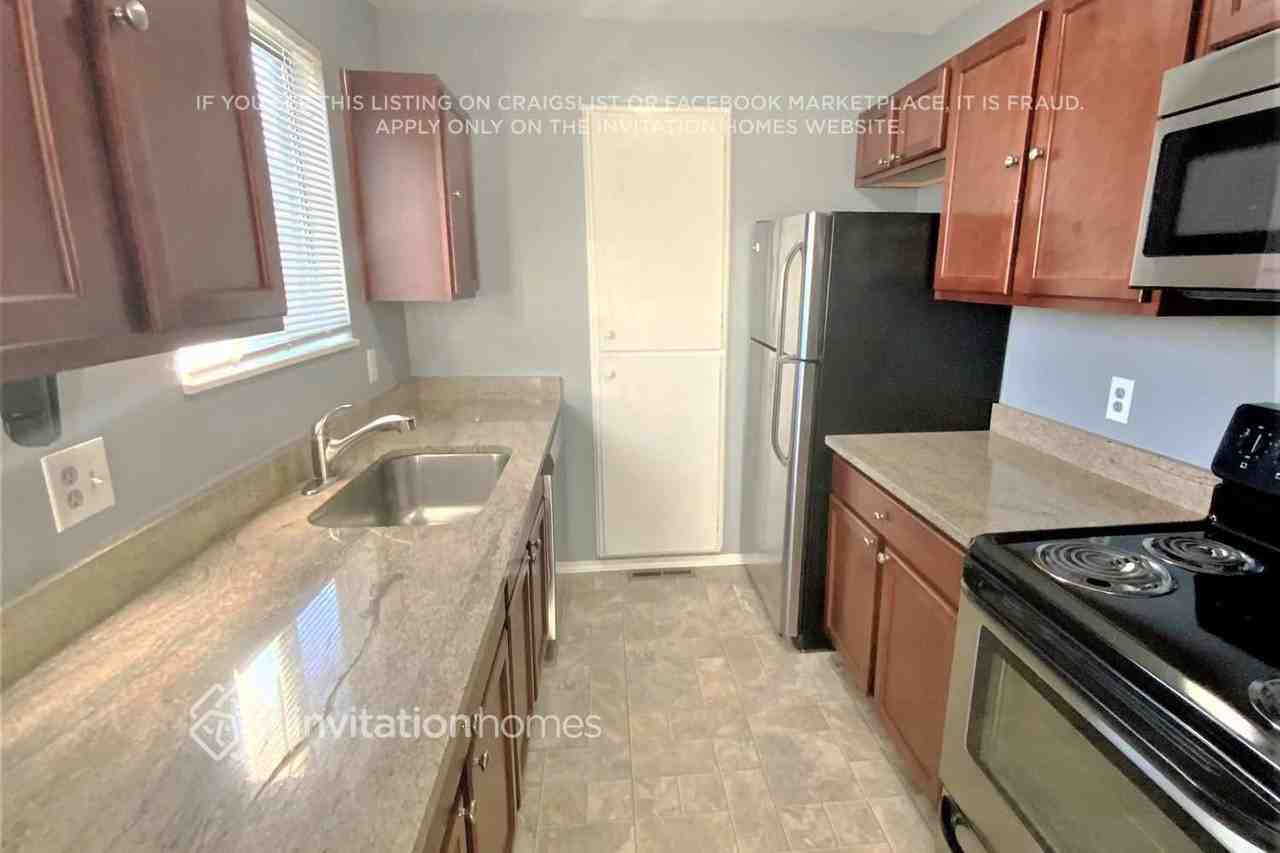 3922 S Pagosa St - Photo 3 of 8