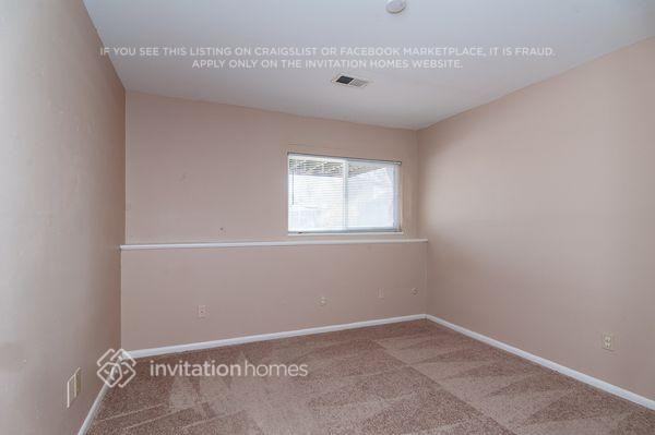 3922 S Pagosa St - Photo 4 of 8