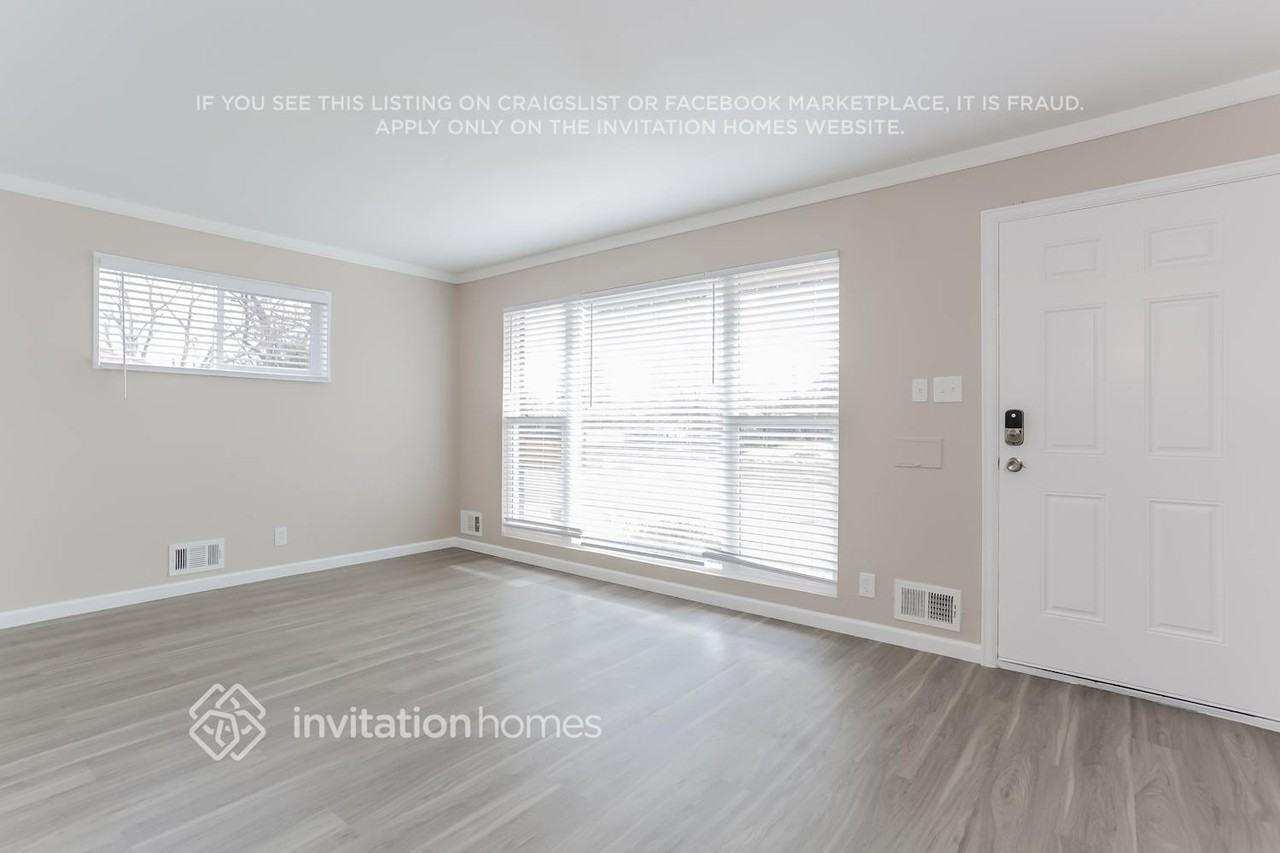 1061 E 105th Pl - Photo 3 of 19