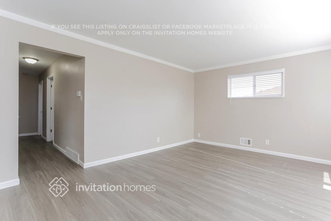 1061 E 105th Pl - Photo 4 of 19