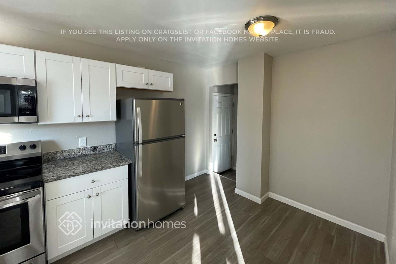 1061 E 105th Pl - Photo 6 of 19