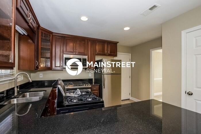 6209 Forest Pond Dr - Photo 5 of 15