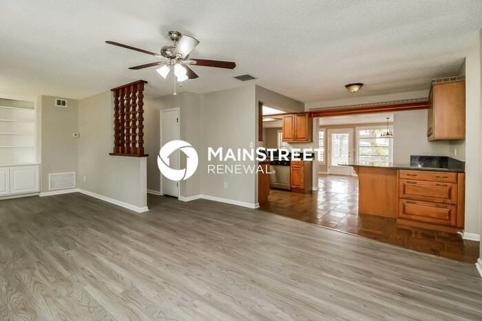 5133 Oak Hill Dr - Photo 3 of 16