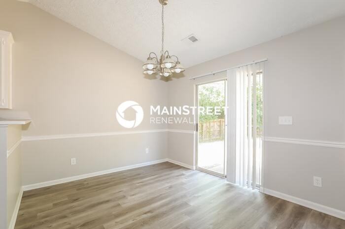 125 Waters Edge Dr - Photo 3 of 16