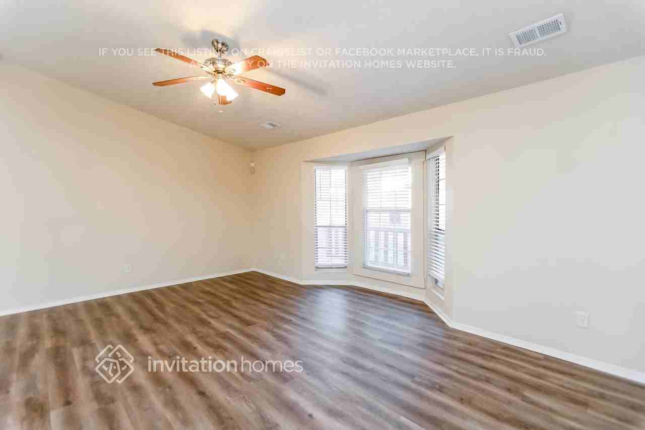 3071 Eastland Way - Photo 5 of 19