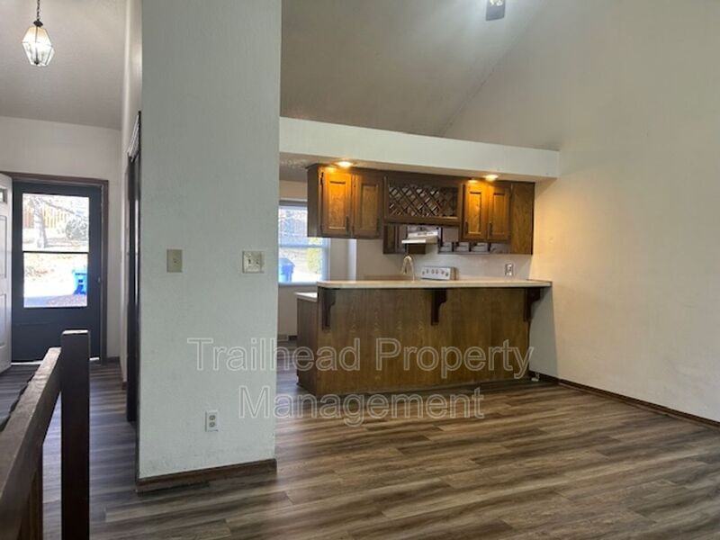 8307 Woodson Dr - Photo 6 of 26