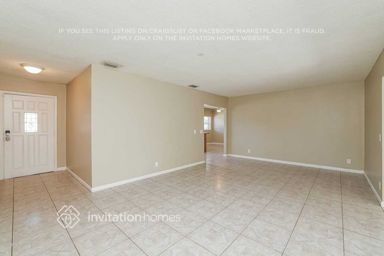 250 Sw 12th Ave - Photo 5 of 18