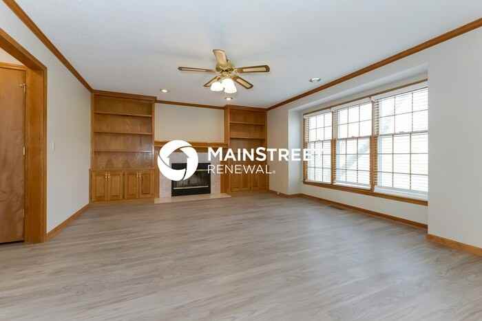 5620 Meadow View Dr - Photo 4 of 17